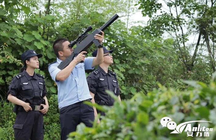 湄潭公安开展无人机反制演练及净空安全宣传
